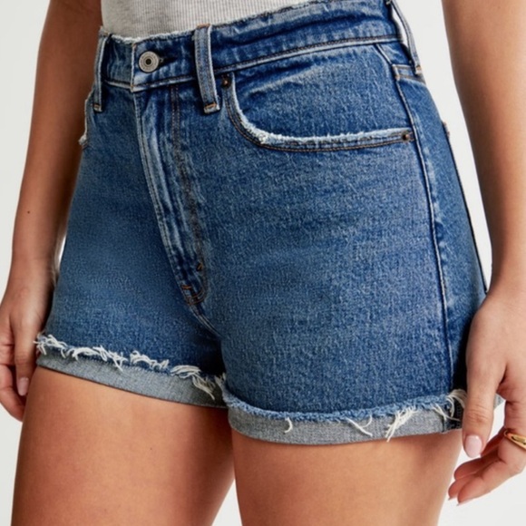 Abercrombie & Fitch Pants - NWOT Abercrombie & Fitch 'The Mom Short' High‎ Rise